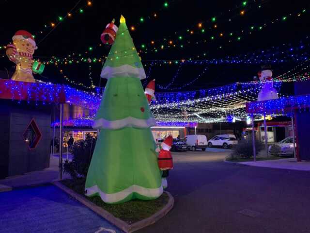 Marché de Noël à la zone de la gare d'Etauliers