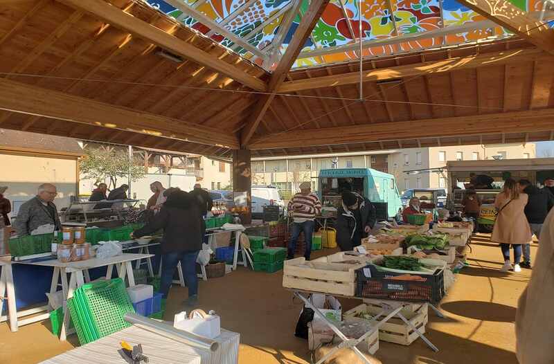 Marché traditionnel du dimanche