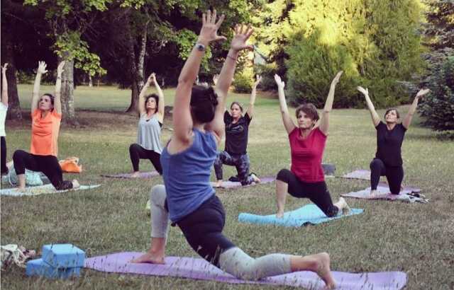 Cours de yoga collectifs en plein air