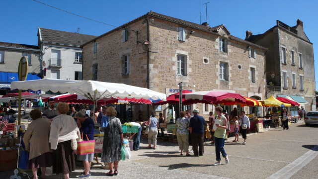 Marché traditionnel, au gras et aux truffes - Thiviers