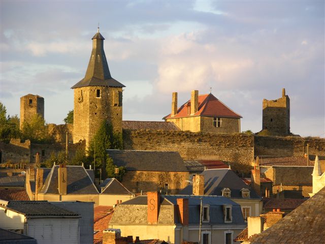 Visite libre de la cour intérieure du Vieux Château