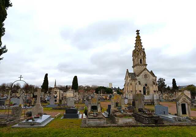 Visite au cimetière de Loudun