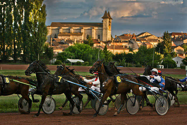 Courses hippiques en nocturne