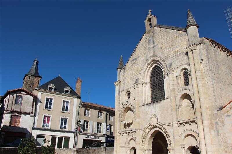 Visite libre de l'église abbatiale Saint-Pierre