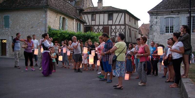 Visite guidée d'Issigeac aux lampions - Contes et légendes du Périgord