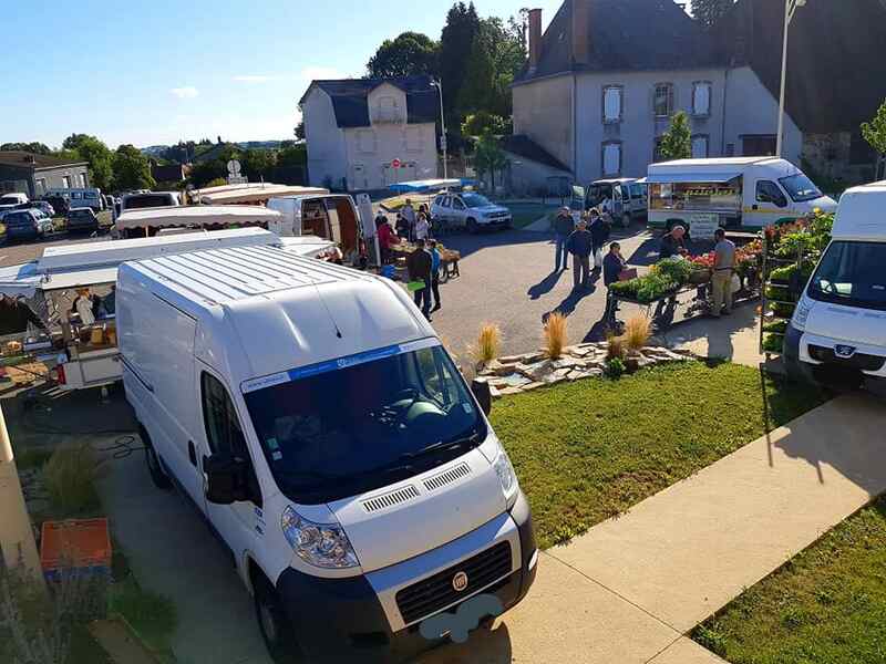 Marché à Magnac-Bourg