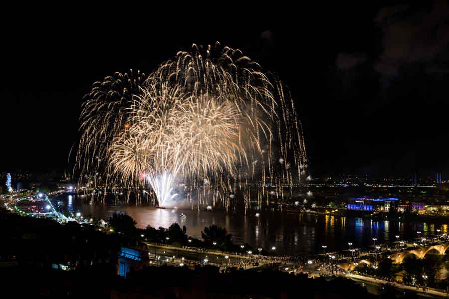 Gironde Fete Danse Bal Cabaret Feu D Artifice Sur Garonne A Bordeaux Agenda Bordeaux 33000