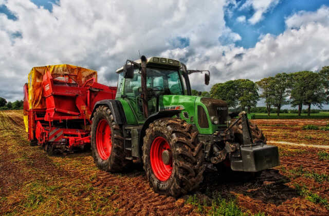 Défilé de tracteurs illuminés