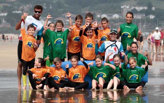 Journée de la glisse - Initiation surf en famille avec Hendaia