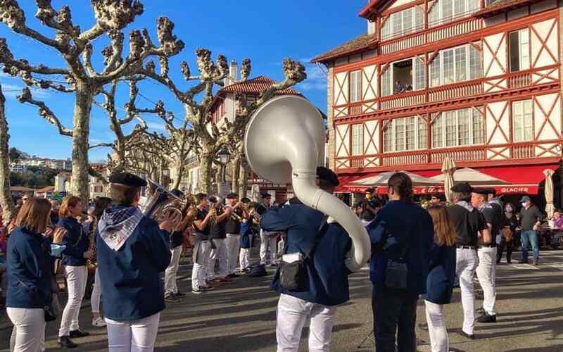 Animation musicale au kiosque avec la Kaskarot Banda