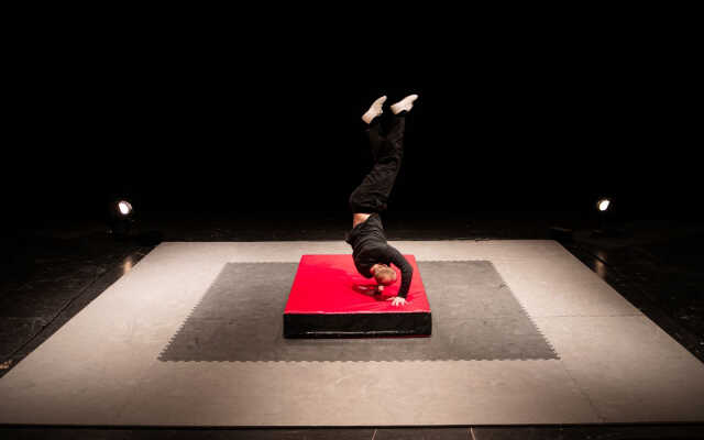 Spectacle Main-Stenant-Es