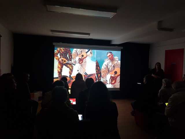 Atelier fabrique ton portrait en papier collage au Musée numérique de la Micro-Folie du Pays Foyen
