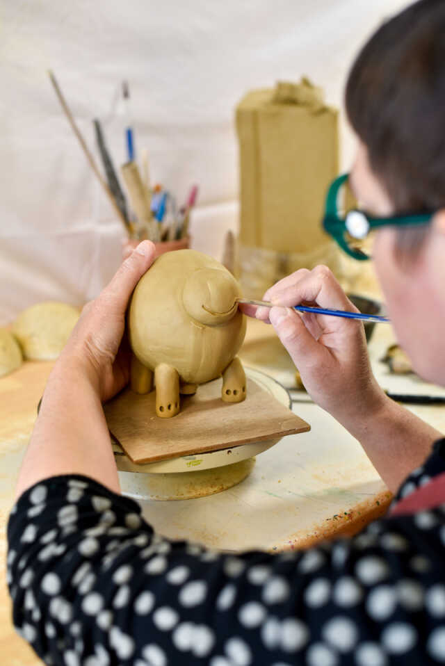 Ici, nos savoir-faire - Visite Au cOchOn dingue - atelier de céramique