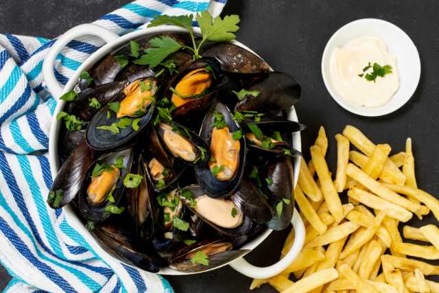 Repas moules frites par le Comité des fêtes de Pineuilh