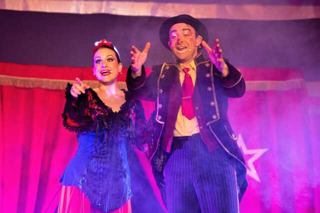 Un cirque sous la lune... ça va bouger !