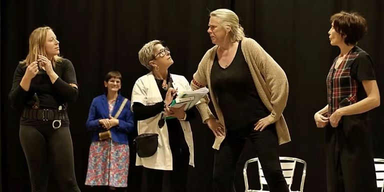 Labenne en Rose et bleu - Pièce de théatre Le bénéfice du doute