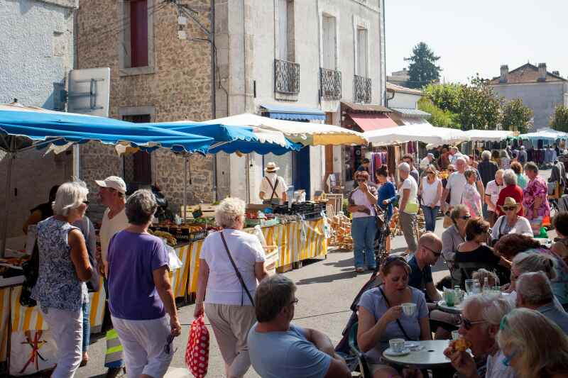 Marché de Piégut-Pluviers