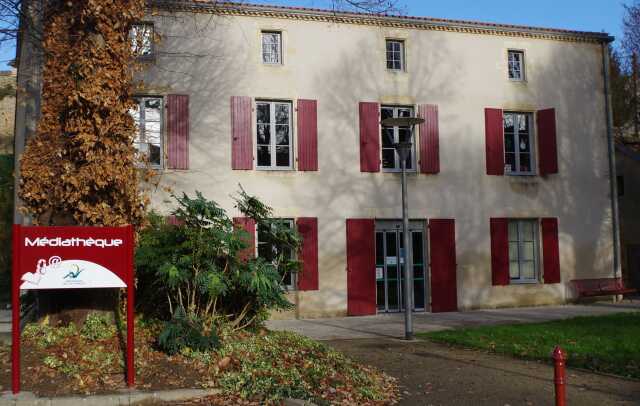 Enquête à la médiathèque