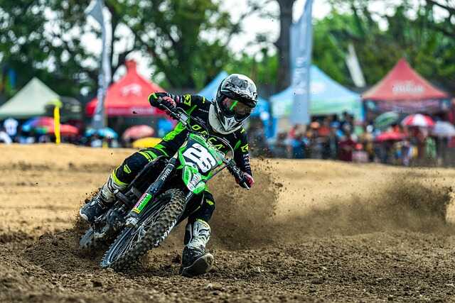 ENTRAÎNEMENT DE MOTOCROSS