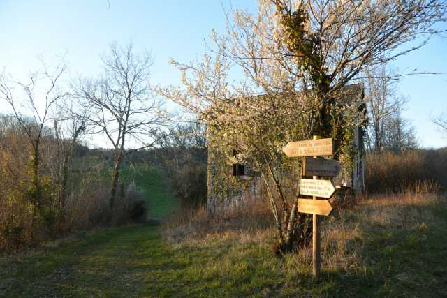 Randonnée à Badefols-d'Ans organisée par Les Pieds dans l’herbe.