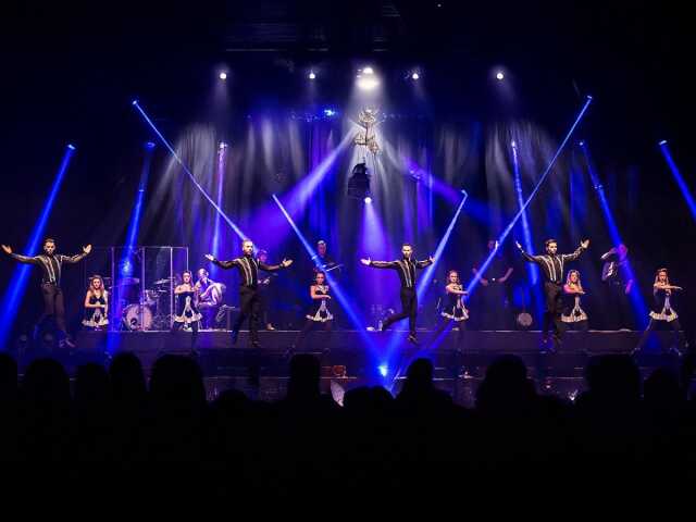 CELTIC LEGENDS - 100% LIVE IRISH DANCE & MUSIC