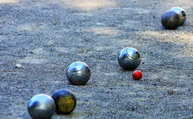 Concours de pétanque à Orniac