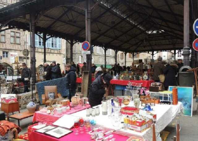 Brocante de la Toussaint à Figeac