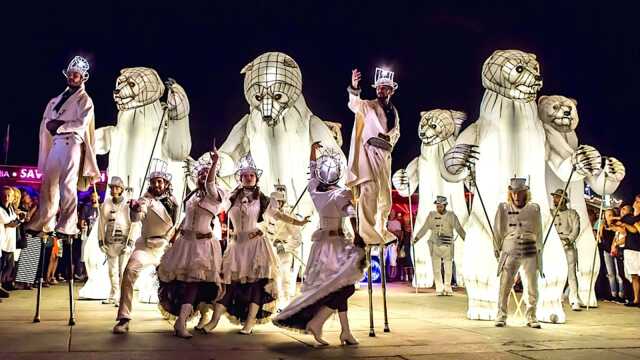 Parade amoureuse par la Compagnie Remue-Ménage