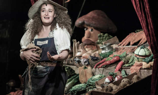 ANDRÉE KUPP, DRESSEUSE DE LÉGUMES