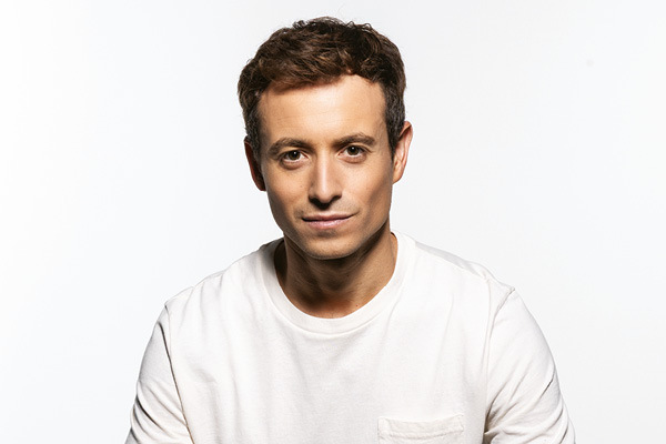 Hugo Clément en dédicace à la Fnac Strasbourg