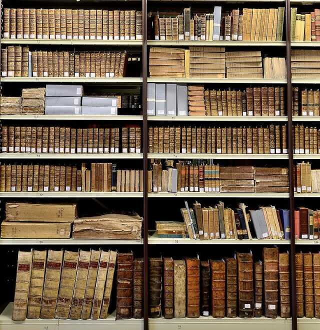 TRÉSORS PUBLICS : LA RELIURE AU FIL DU TEMPS