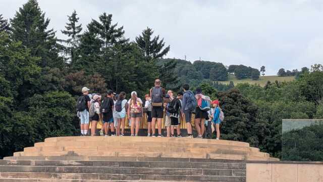 Visite commentée : du champ de bataille, du monument national et de la nécropole