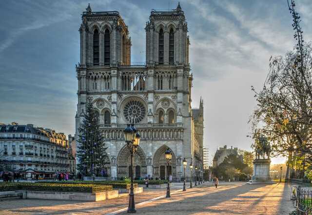 Découverte de la Micro-Folie : collection Notre-Dame de Paris