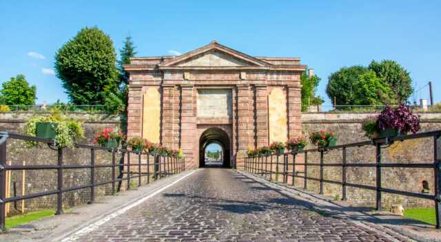 Visite guidée de la ville et des remparts de Neuf-Brisach en allemand