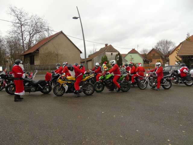 Les Pères Noël à moto