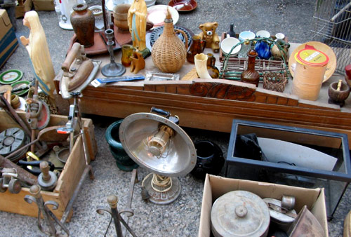 Marché de la brocante - place de la Cathédrale