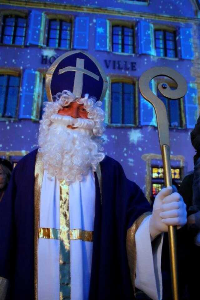 Ouverture du volet du calendrier de l'avent par St Nicolas