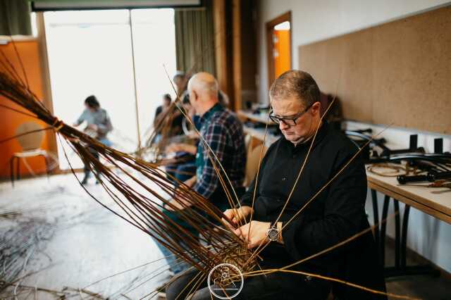 Ateliers vannerie : de la récolte au tissage du panier en saule