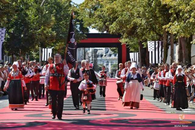 Parade de l'orchestre Bagad Kiz Avel