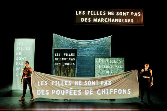 Les filles ne sont pas des poupées de chiffon