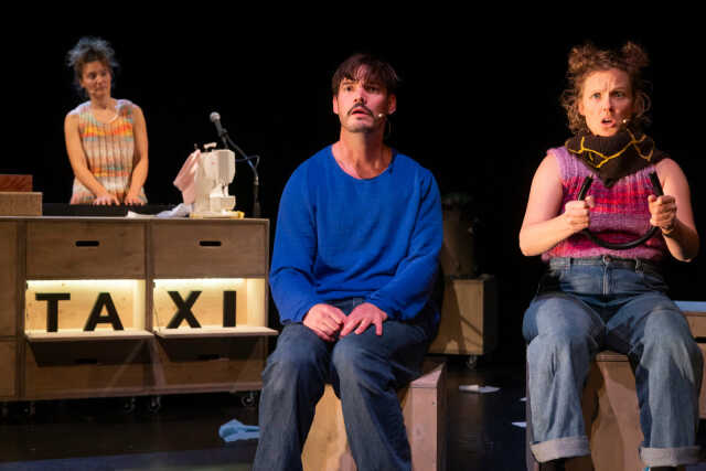 Hey, hey, hey, Taxi!