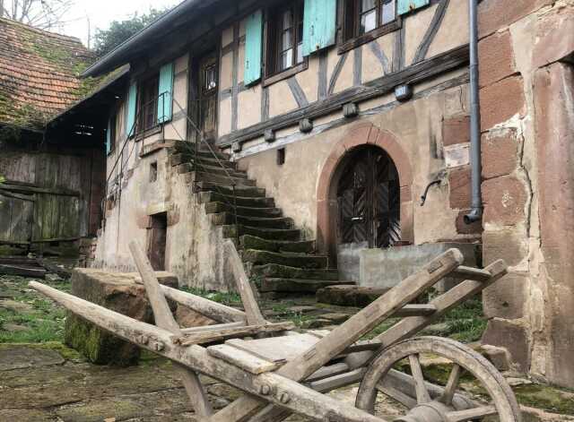Visite d'une petite ferme alsacienne du 18e siècle et de sa distillerie