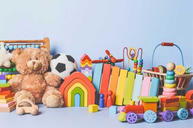 Vide-grenier autour des enfants