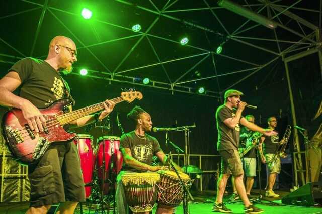 Concert de Fallait pas l'inviter au Fou de Trucks Festival