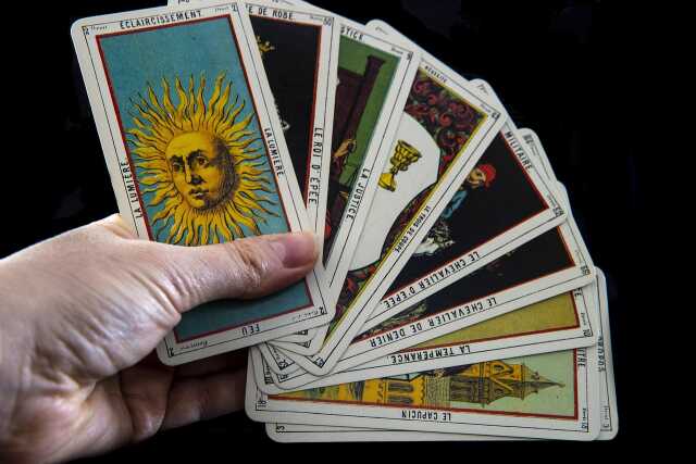 Exploration patrimoniale autour d'un livre de tarot