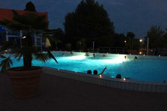 Soirée zen à la piscine