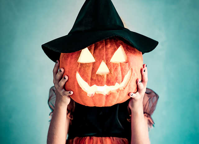 Défilé d'Halloween et boom des vampires