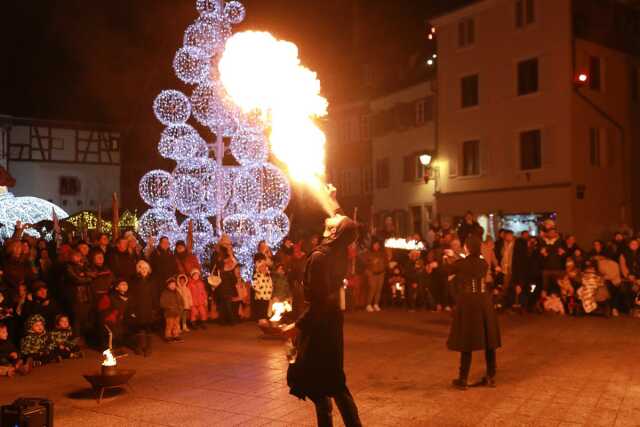 Animation de rues : jonglage de feu