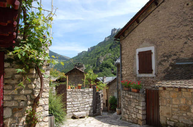 FLÂNERIE VILLAGEOISE DE SAINTE ENIMIE