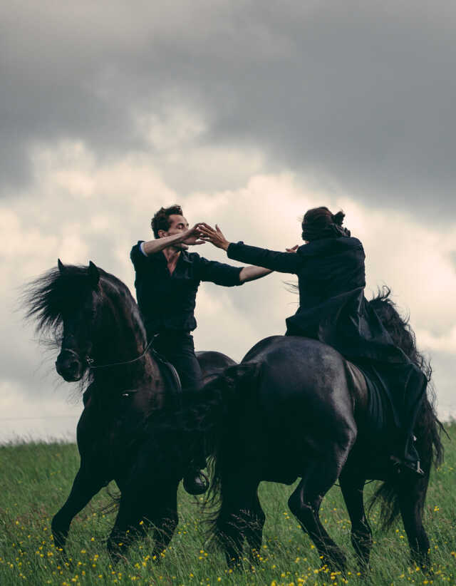 Agora Pôle National Cirque - Entre chiens et loups / Théâtre du Centaure